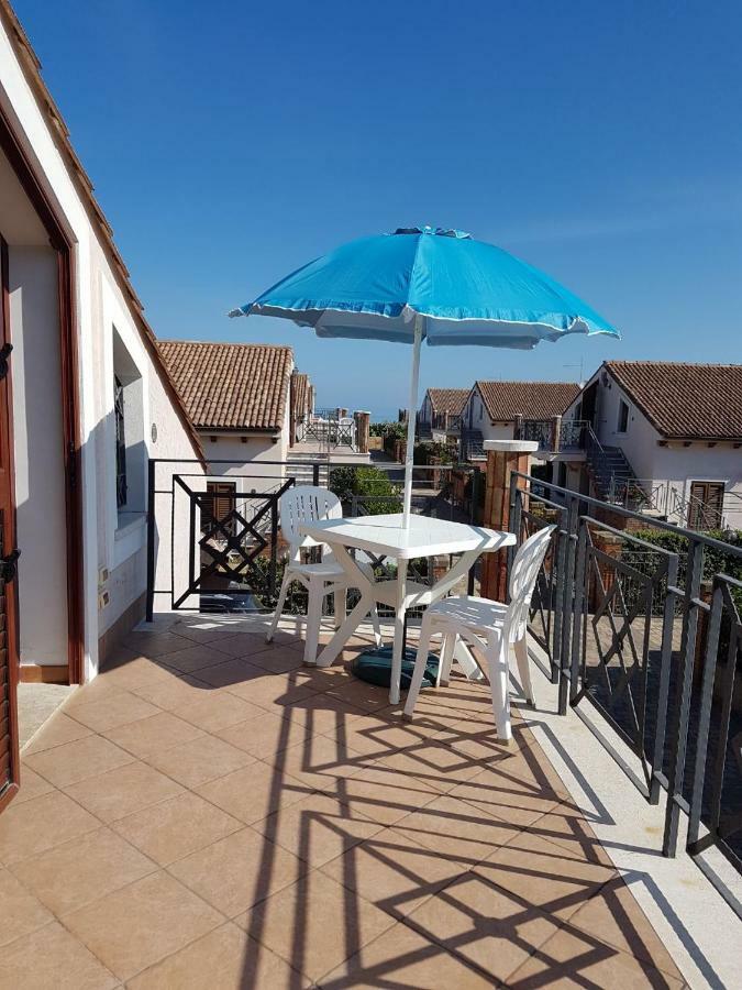 Mansarda Con Vista Piscina Campofelice Di Roccella Exterior foto