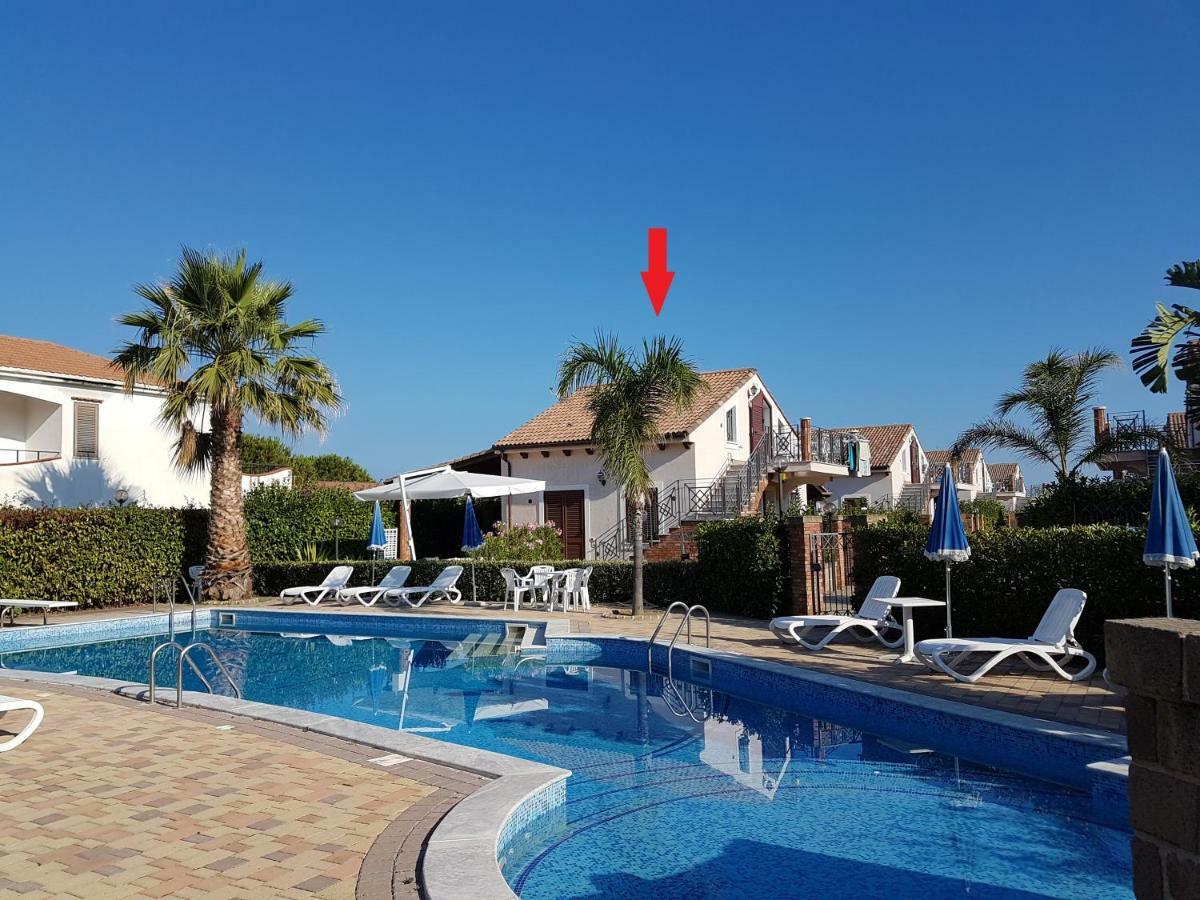 Mansarda Con Vista Piscina Campofelice Di Roccella Exterior foto