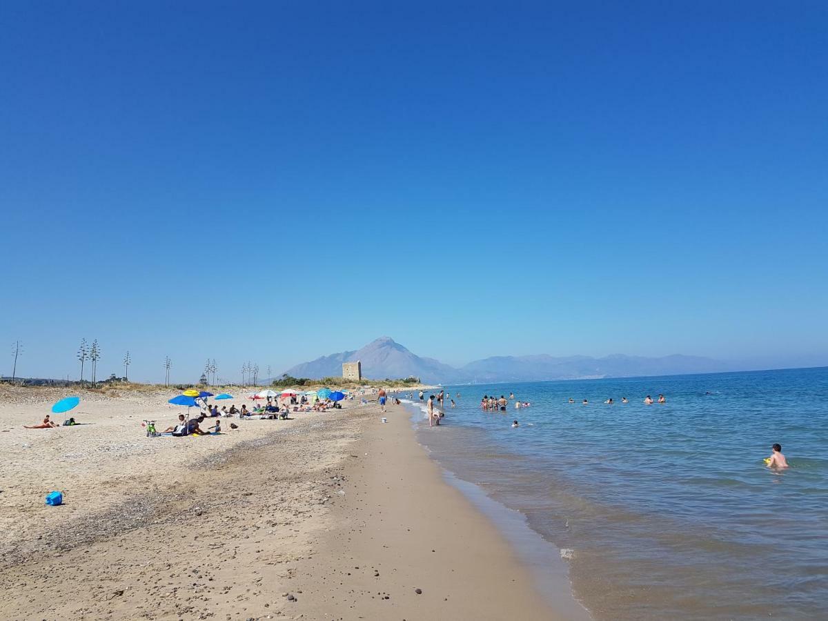 Mansarda Con Vista Piscina Campofelice Di Roccella Exterior foto