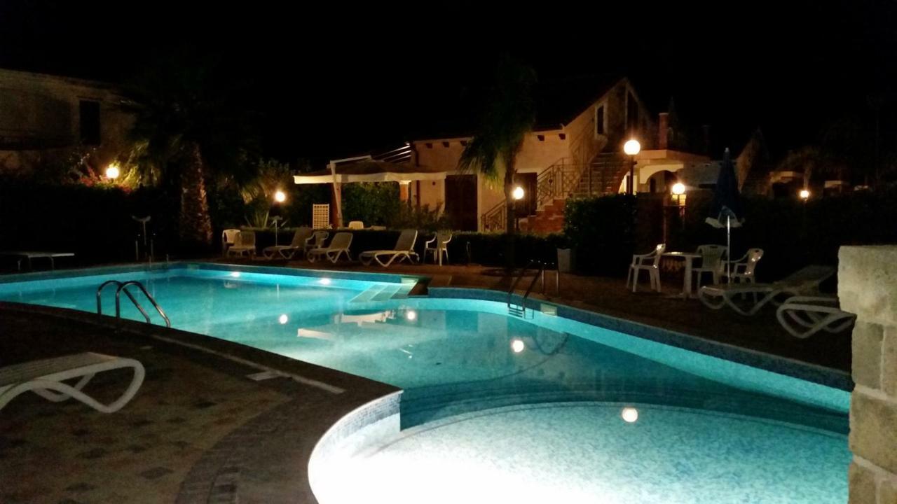 Mansarda Con Vista Piscina Campofelice Di Roccella Exterior foto