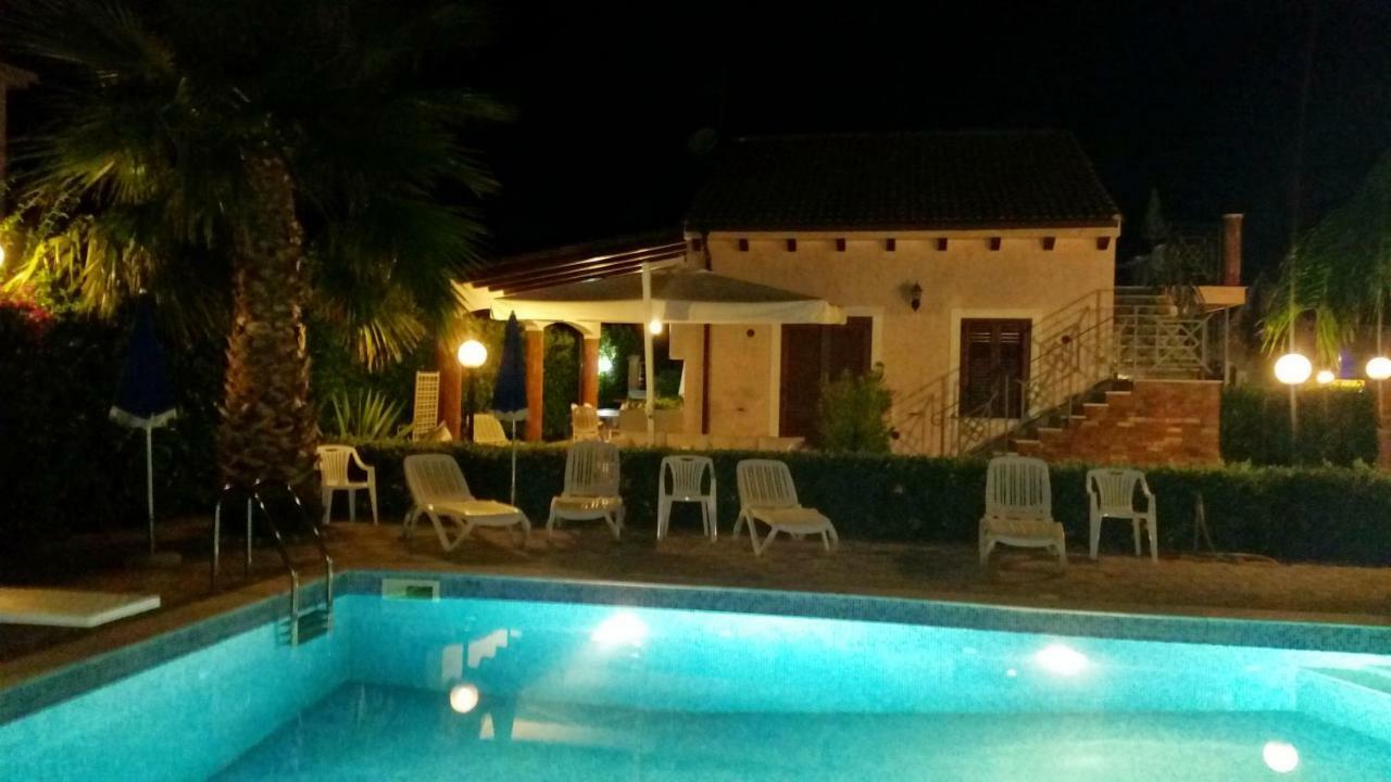 Mansarda Con Vista Piscina Campofelice Di Roccella Exterior foto